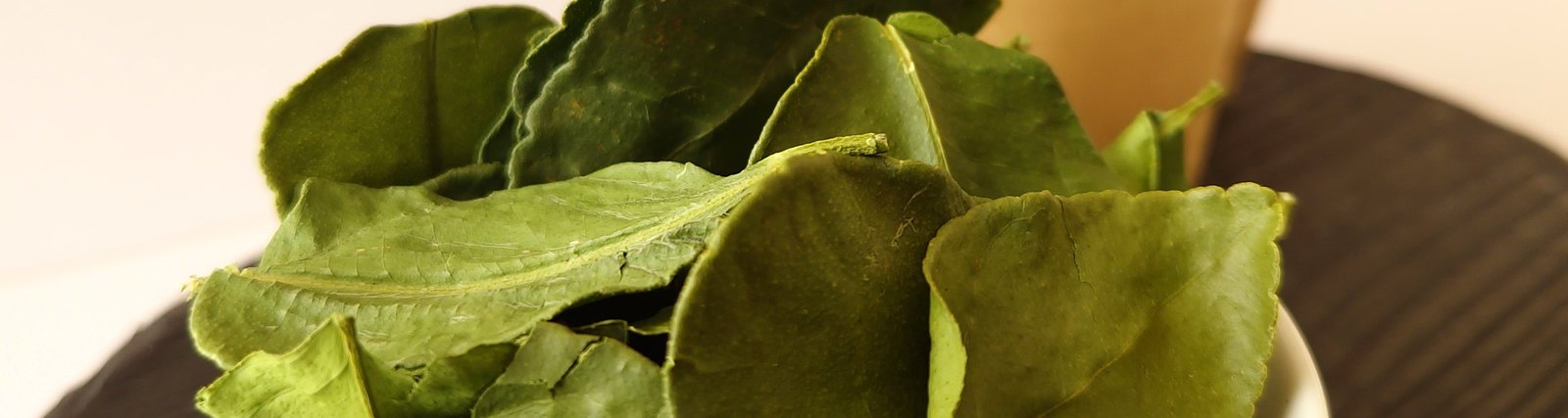 Dried leaves